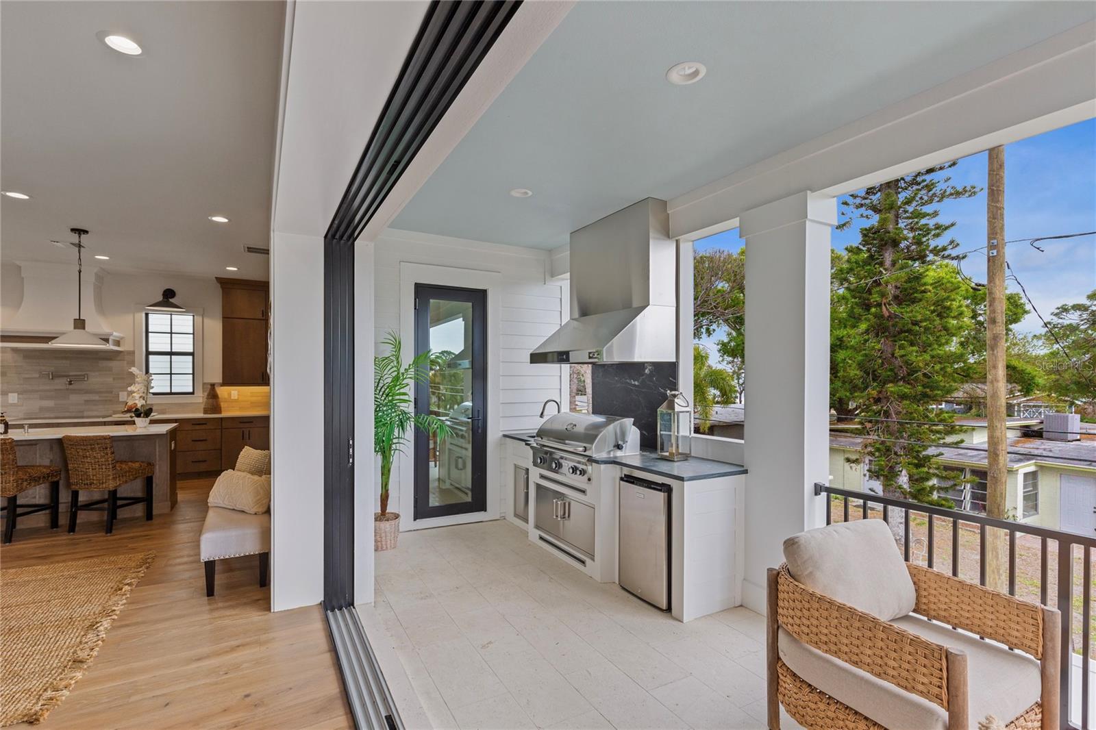 220 NINETIETH AVE NE, ST PETERSBURG, FL, 33702