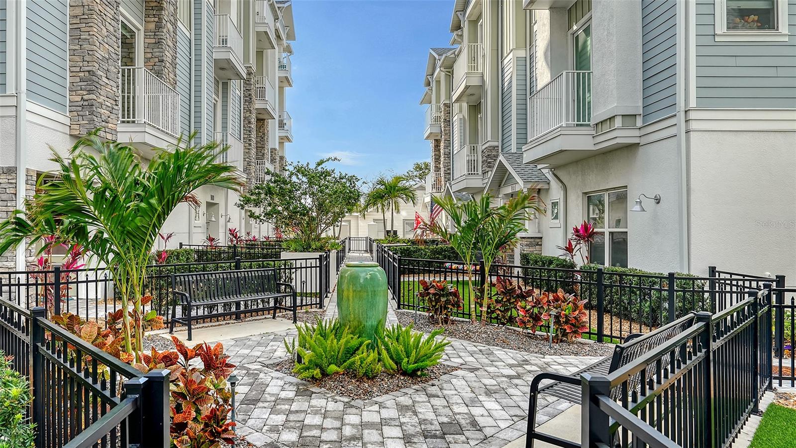 512 LAUREL PARK DR, SARASOTA, FL, 34236