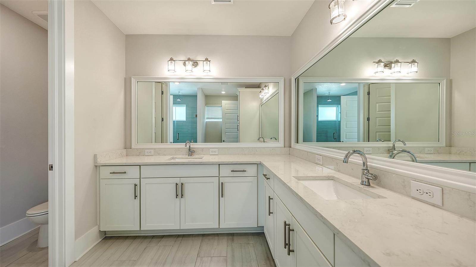 512 LAUREL PARK DR, SARASOTA, FL, 34236