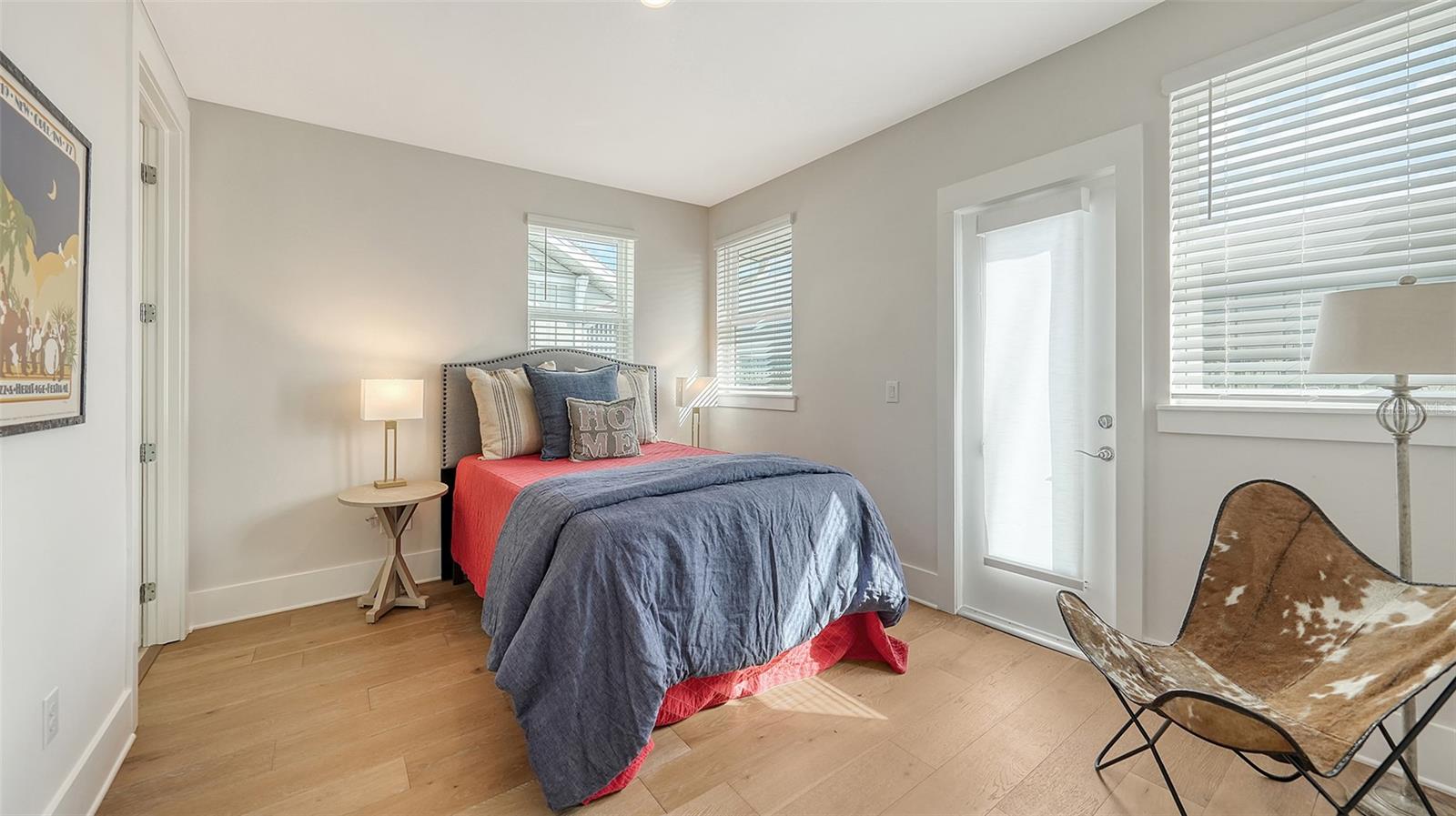 512 LAUREL PARK DR, SARASOTA, FL, 34236