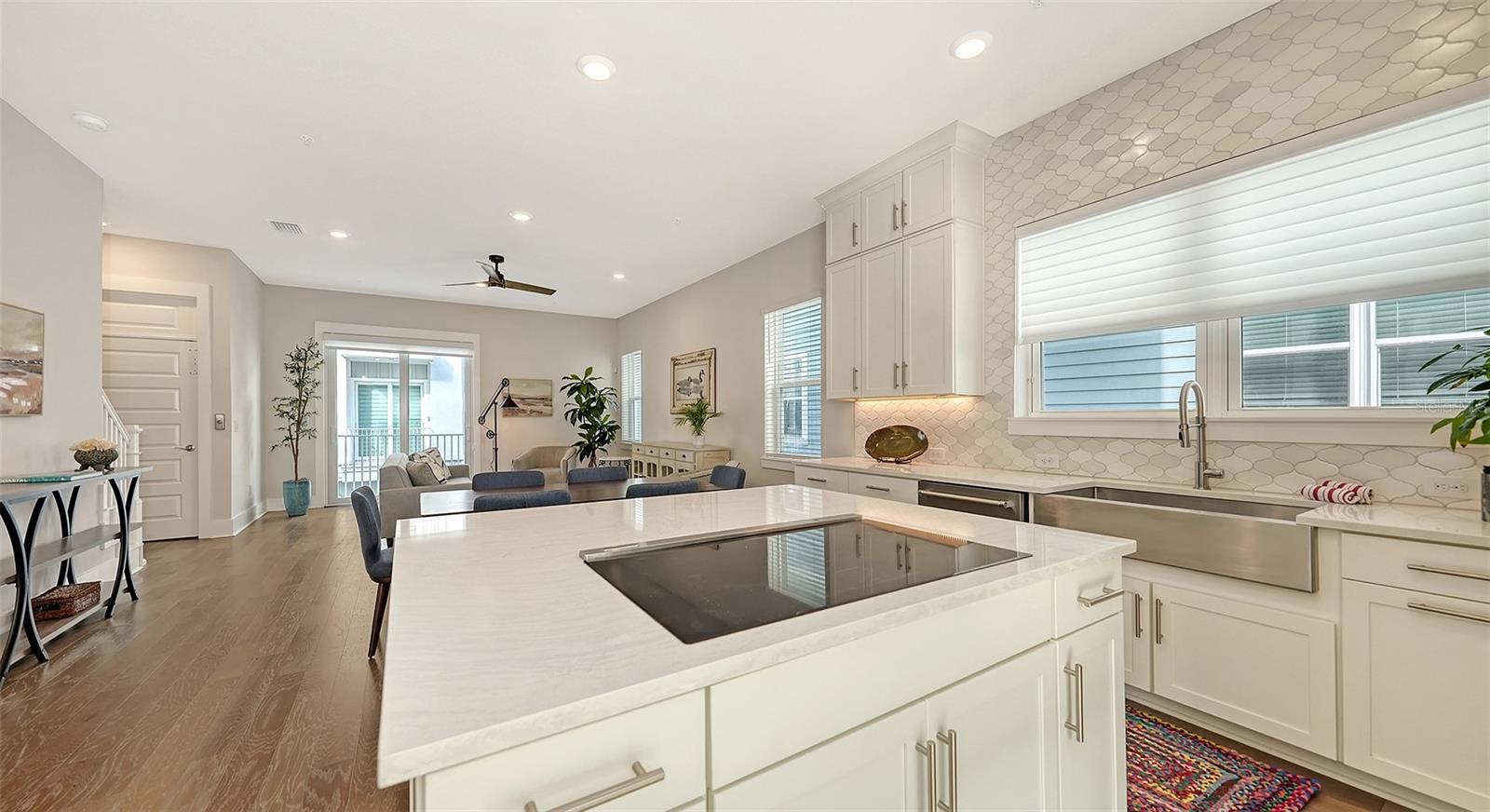 512 LAUREL PARK DR, SARASOTA, FL, 34236