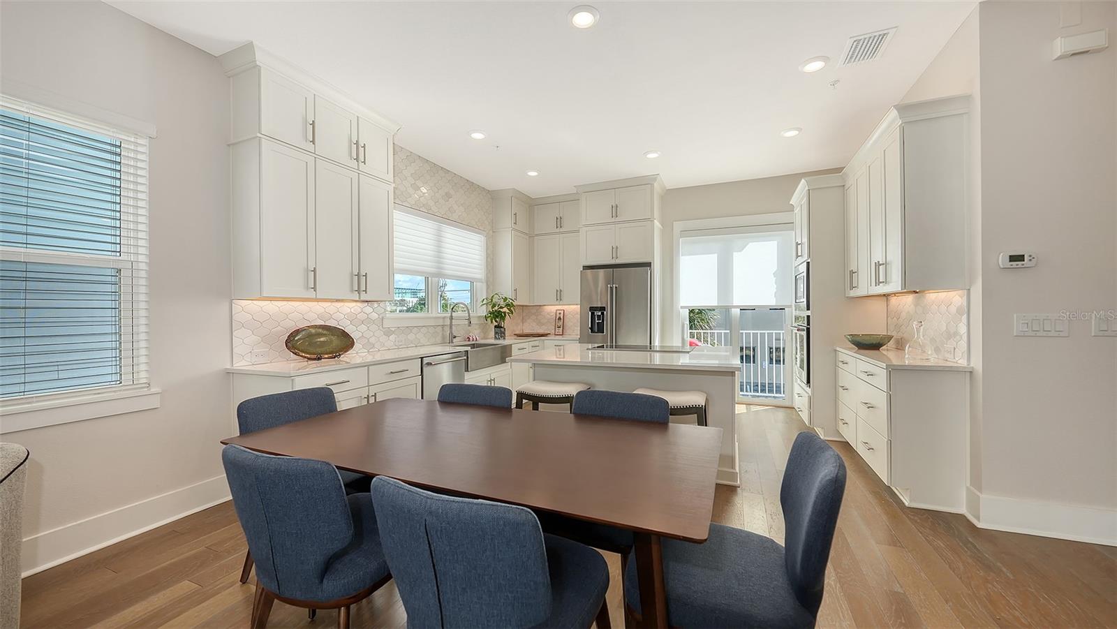 512 LAUREL PARK DR, SARASOTA, FL, 34236