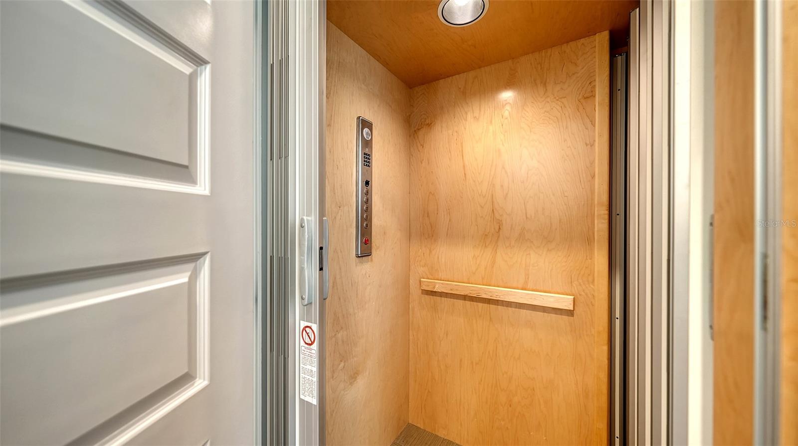 512 LAUREL PARK DR, SARASOTA, FL, 34236