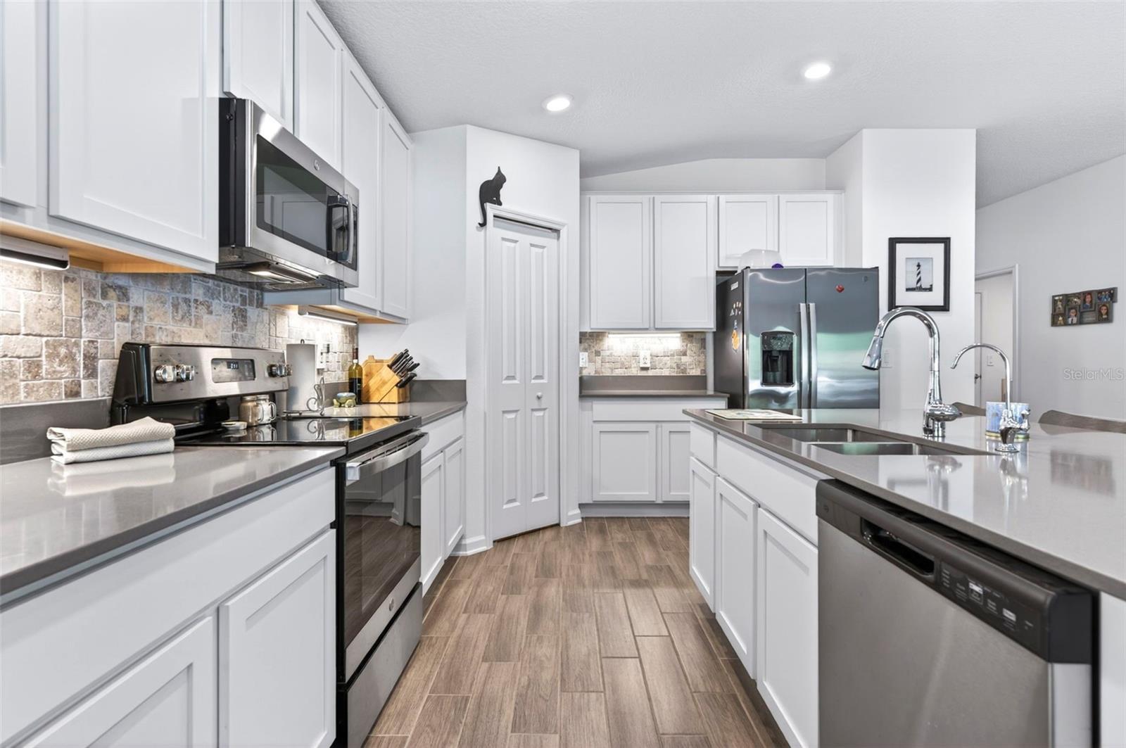 1018 PEACH CREEK DR, OSTEEN, FL, 32764