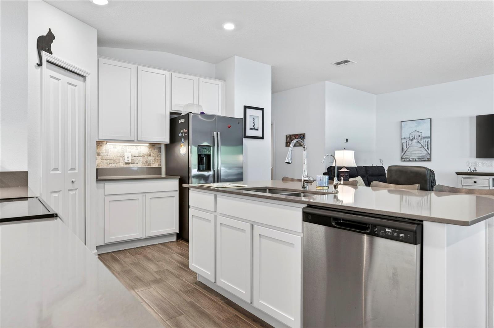 1018 PEACH CREEK DR, OSTEEN, FL, 32764