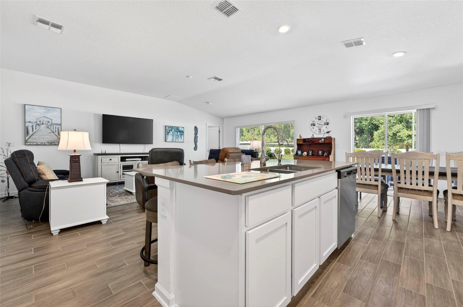 1018 PEACH CREEK DR, OSTEEN, FL, 32764