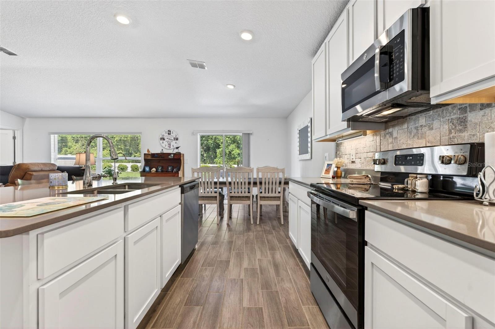 1018 PEACH CREEK DR, OSTEEN, FL, 32764