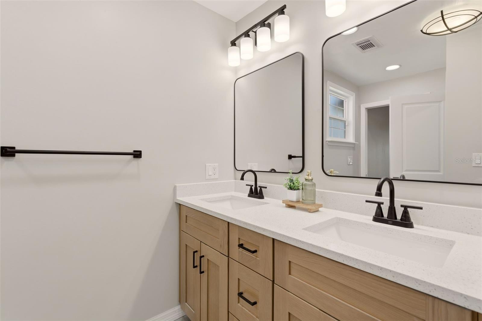 2362 GREENBRIER ST, DELTONA, FL, 32738