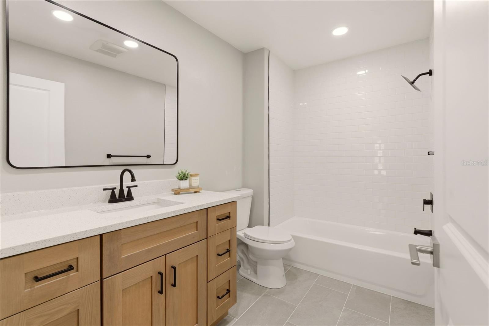 2362 GREENBRIER ST, DELTONA, FL, 32738