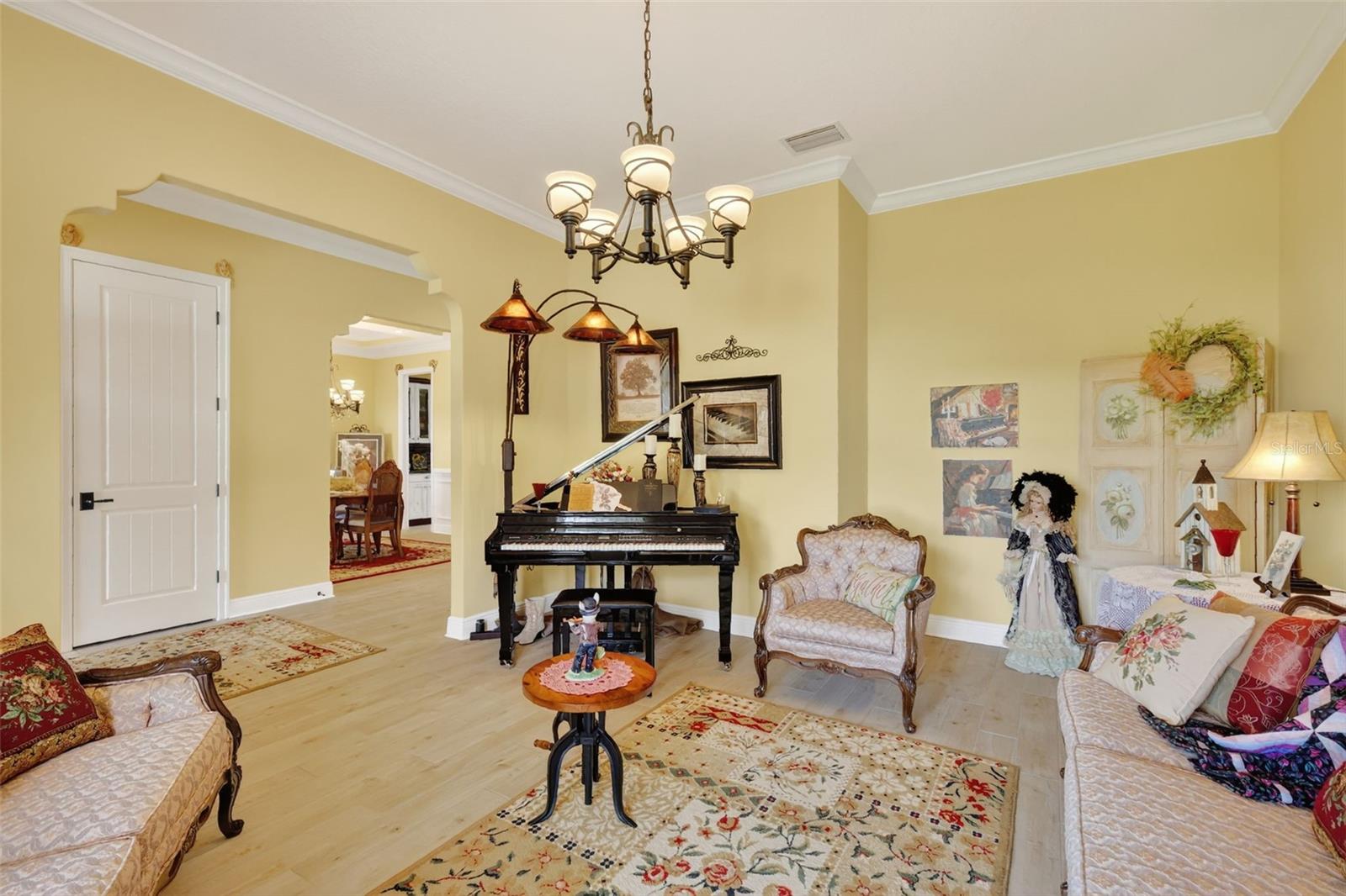 404 LONG AND WINDING RD, HOWEY IN THE HILLS, FL, 34737