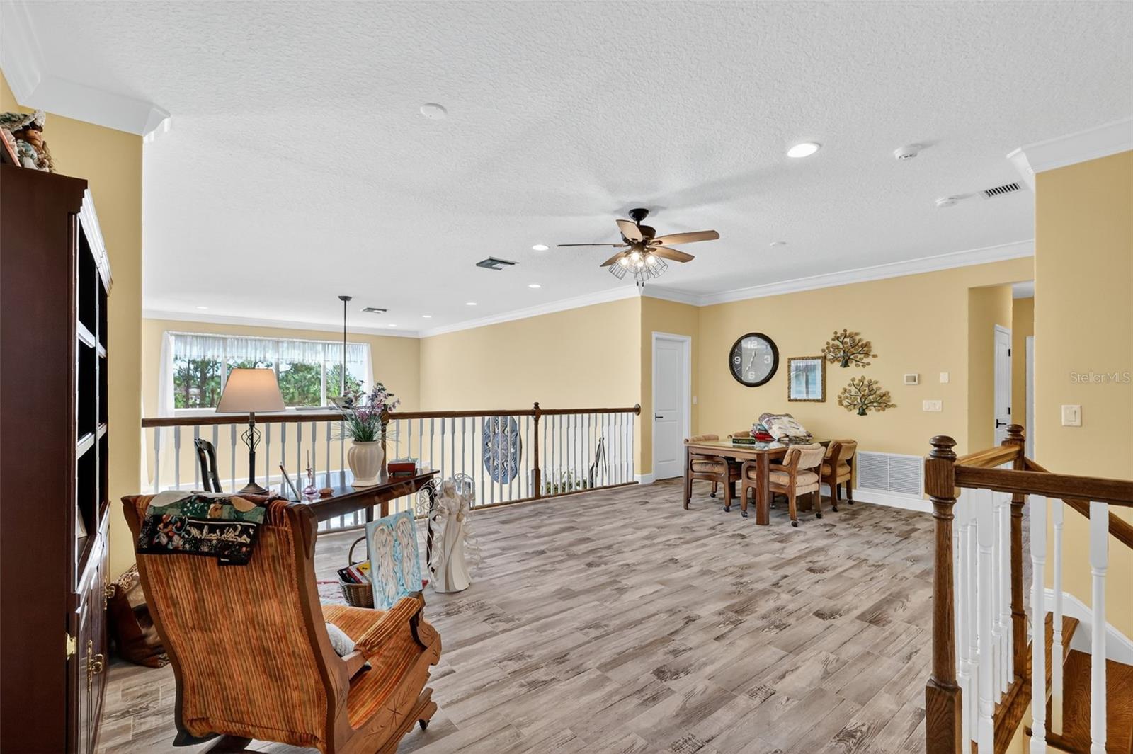 404 LONG AND WINDING RD, HOWEY IN THE HILLS, FL, 34737