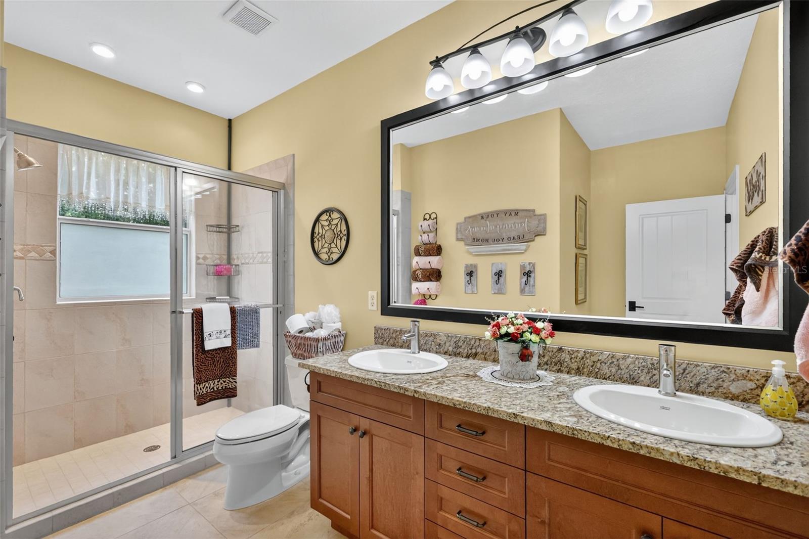 404 LONG AND WINDING RD, HOWEY IN THE HILLS, FL, 34737