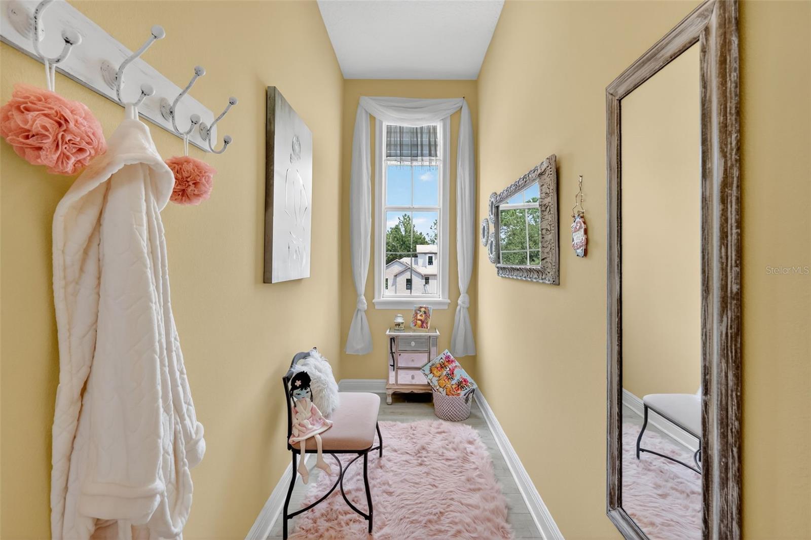 404 LONG AND WINDING RD, HOWEY IN THE HILLS, FL, 34737