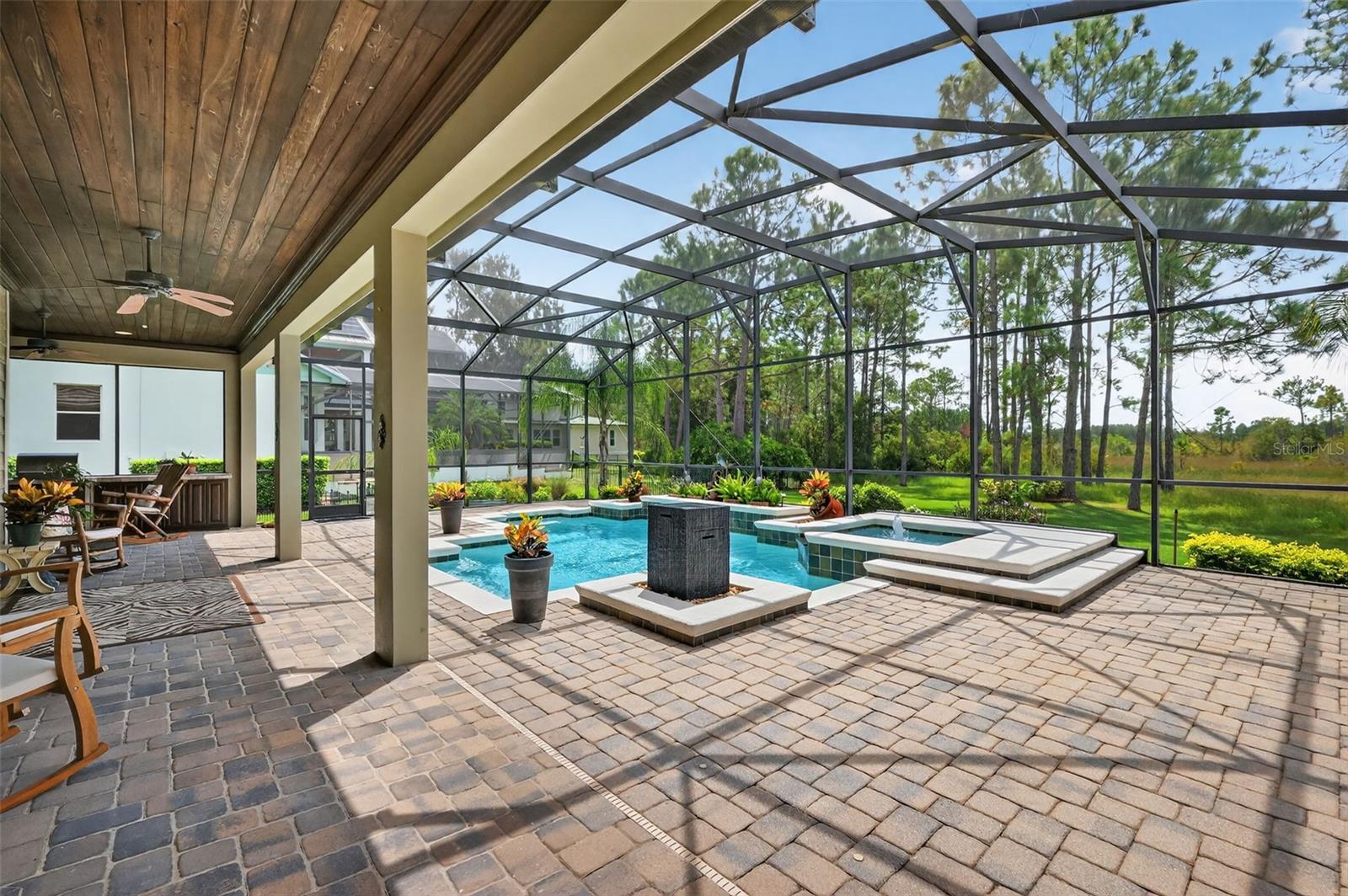 404 LONG AND WINDING RD, HOWEY IN THE HILLS, FL, 34737