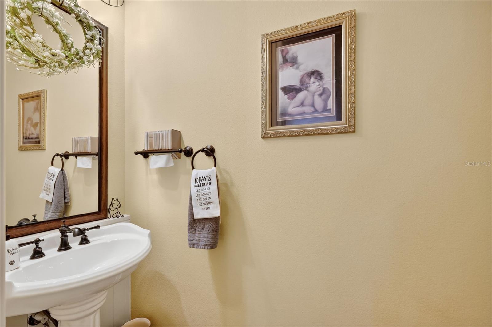 404 LONG AND WINDING RD, HOWEY IN THE HILLS, FL, 34737