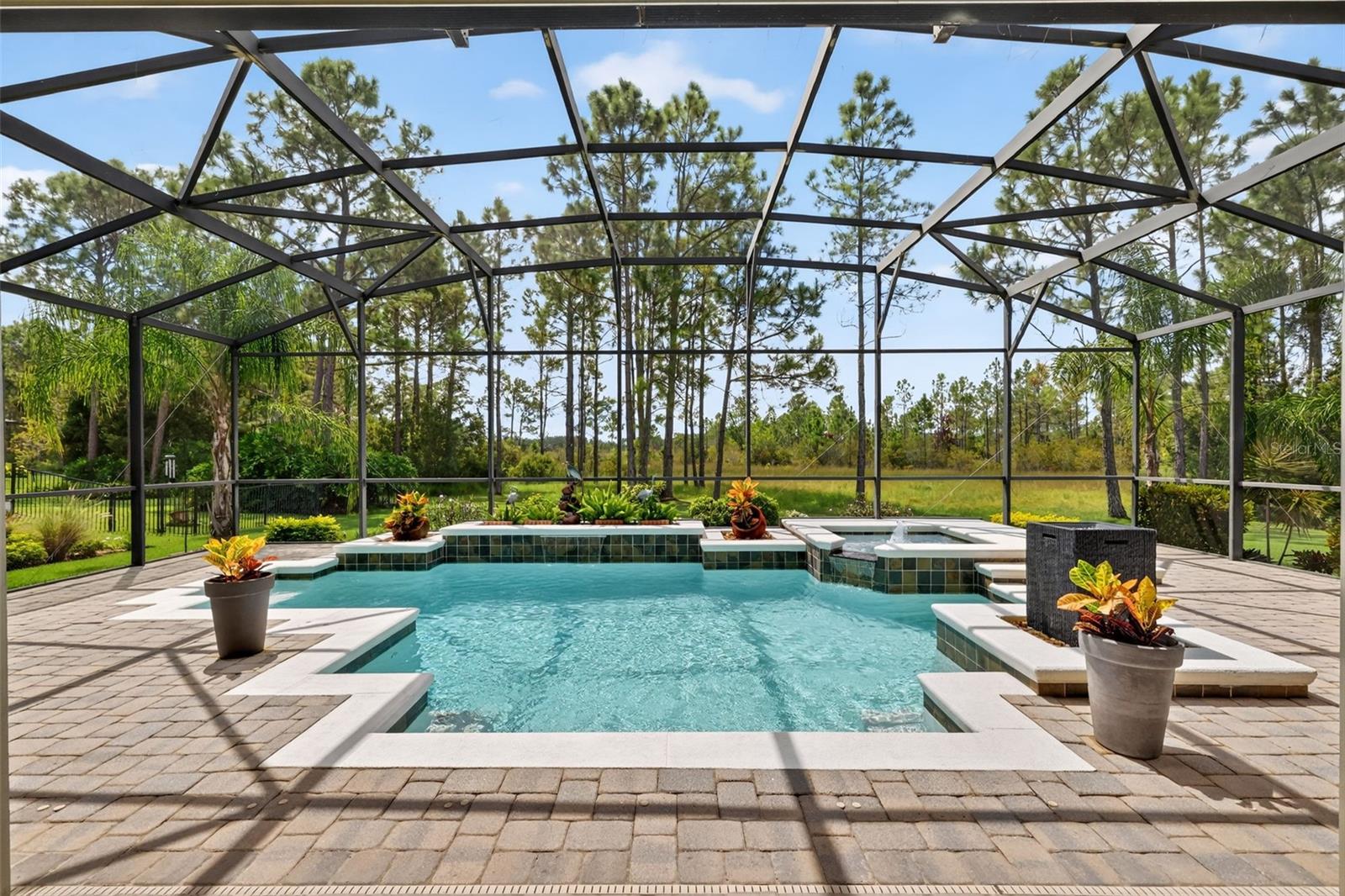 404 LONG AND WINDING RD, HOWEY IN THE HILLS, FL, 34737