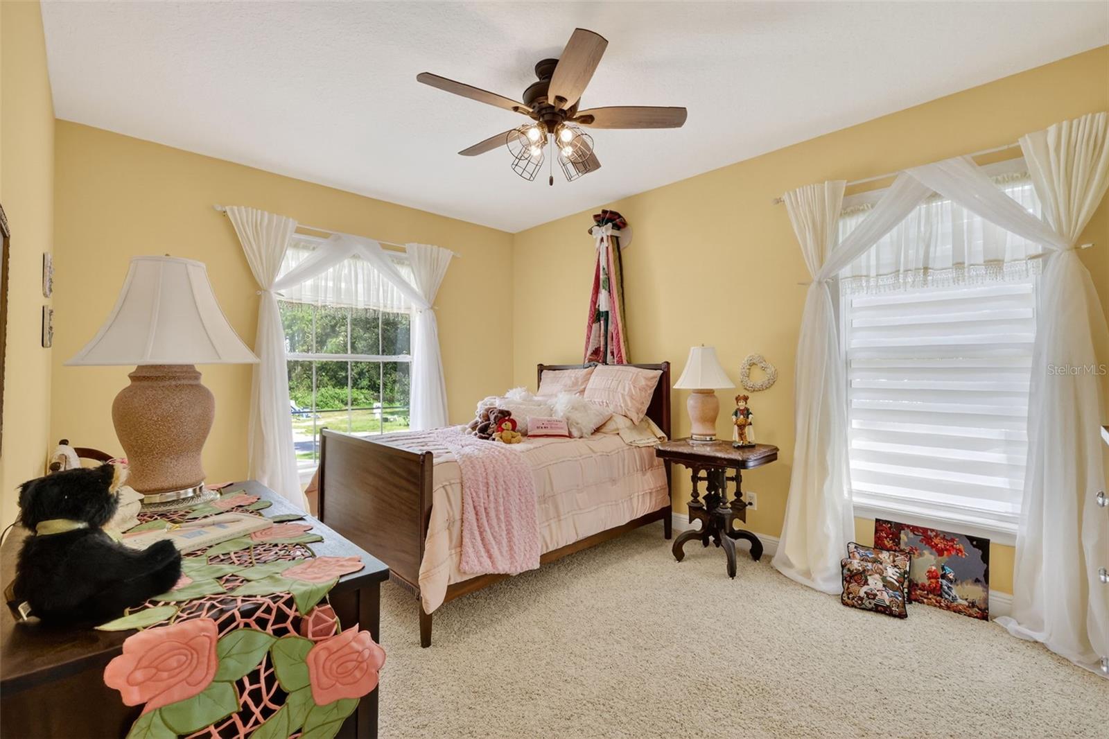 404 LONG AND WINDING RD, HOWEY IN THE HILLS, FL, 34737