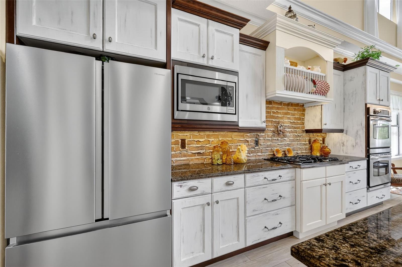 404 LONG AND WINDING RD, HOWEY IN THE HILLS, FL, 34737