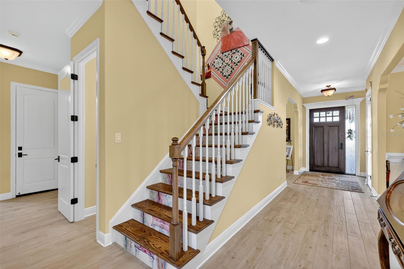 404 LONG AND WINDING RD, HOWEY IN THE HILLS, FL, 34737