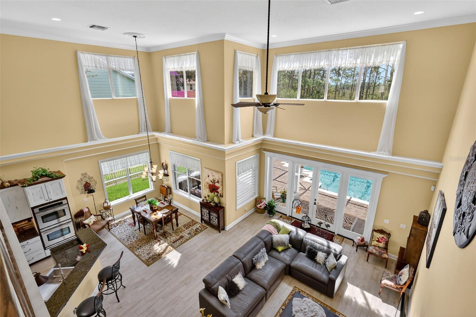 404 LONG AND WINDING RD, HOWEY IN THE HILLS, FL, 34737