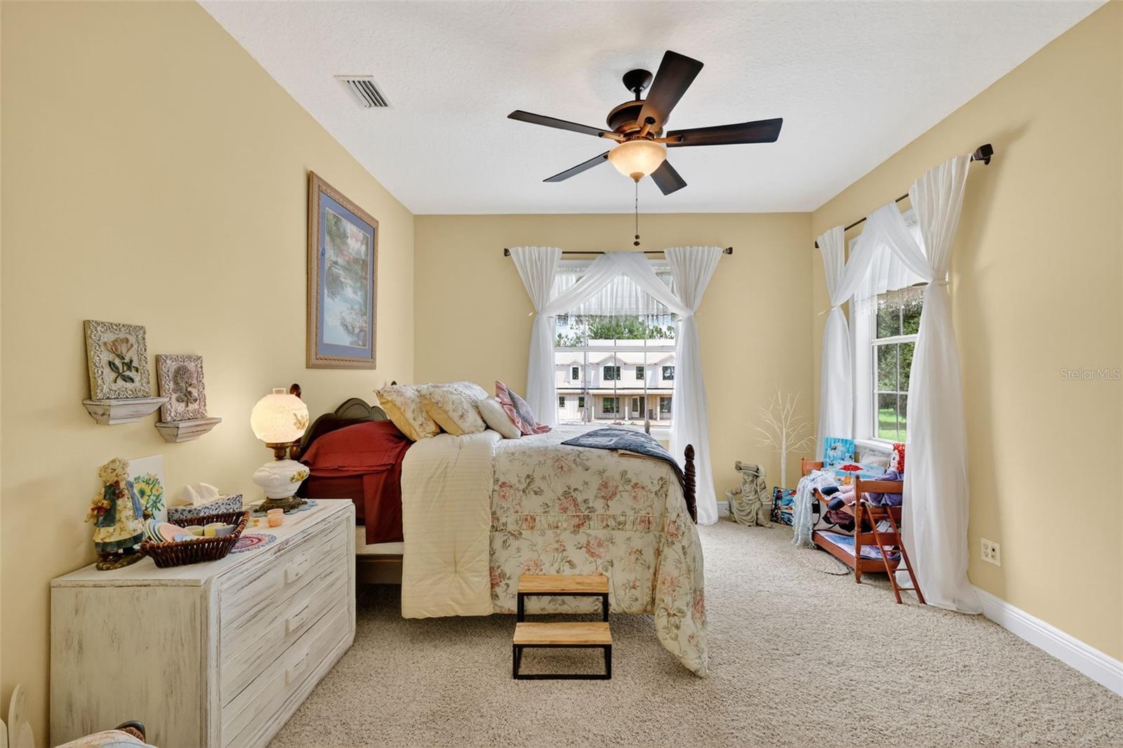 404 LONG AND WINDING RD, HOWEY IN THE HILLS, FL, 34737