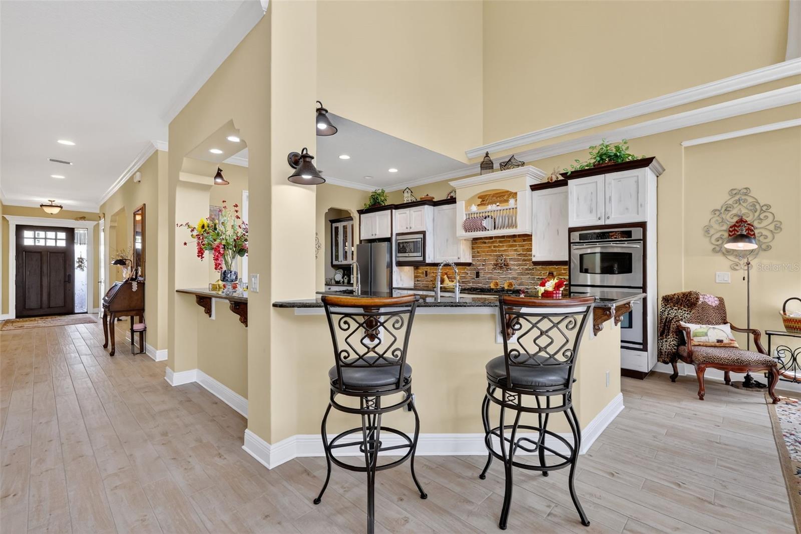 404 LONG AND WINDING RD, HOWEY IN THE HILLS, FL, 34737