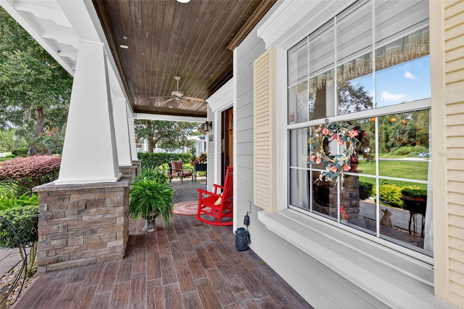 404 LONG AND WINDING RD, HOWEY IN THE HILLS, FL, 34737