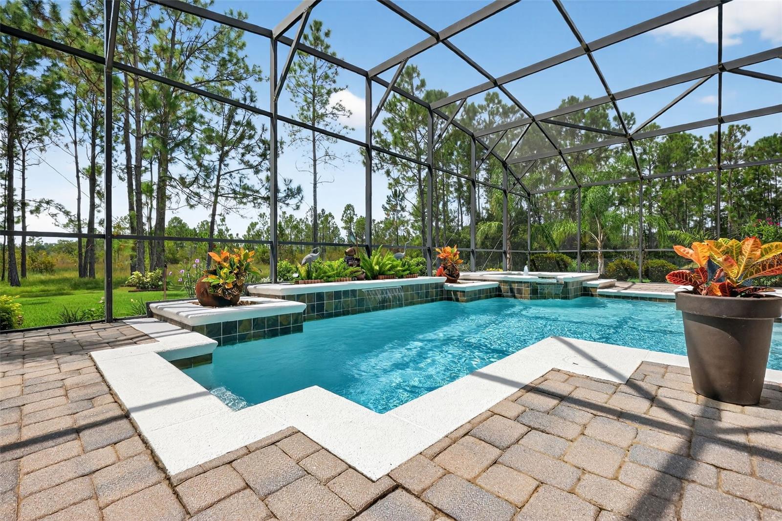 404 LONG AND WINDING RD, HOWEY IN THE HILLS, FL, 34737