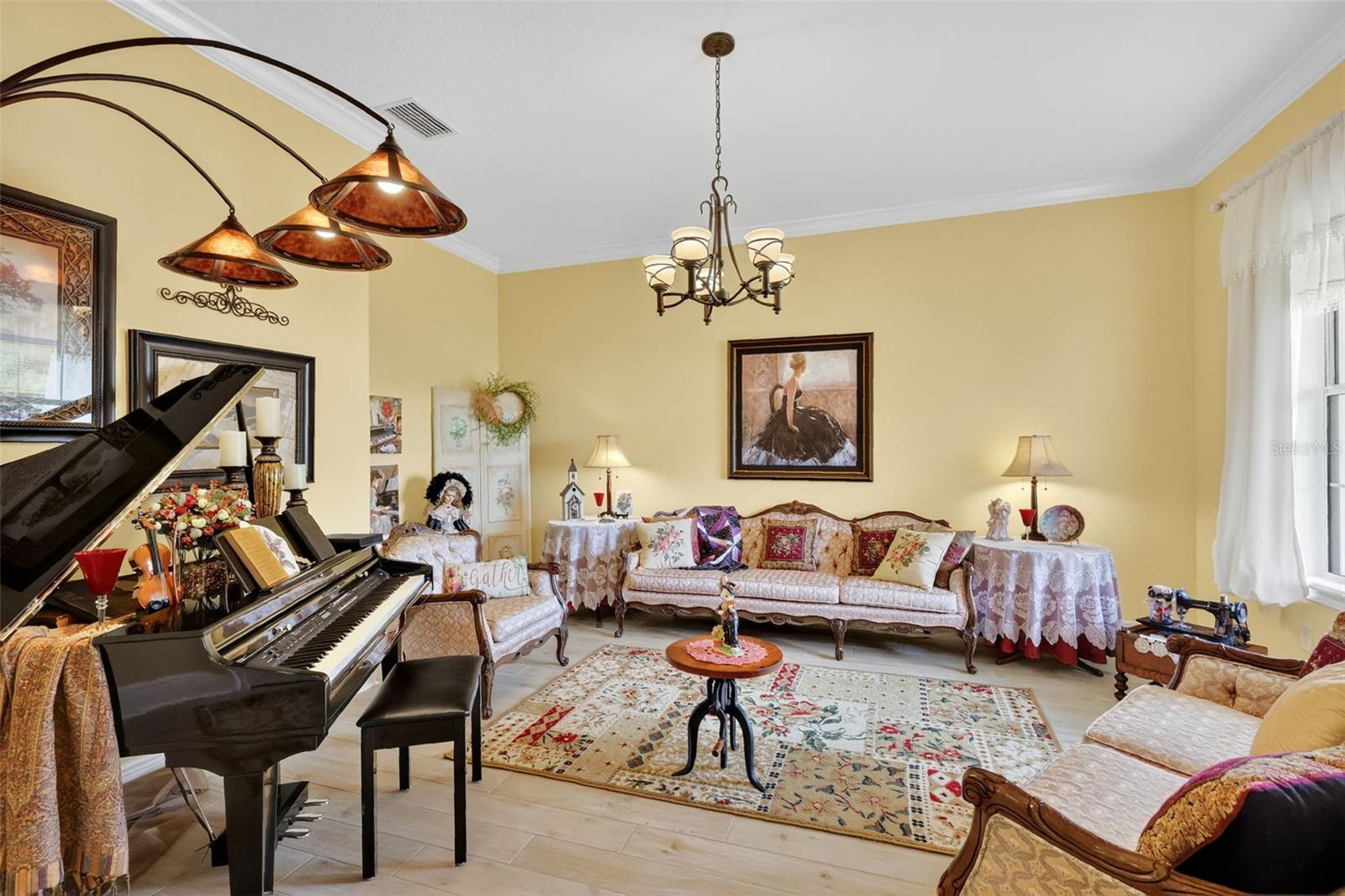 404 LONG AND WINDING RD, HOWEY IN THE HILLS, FL, 34737