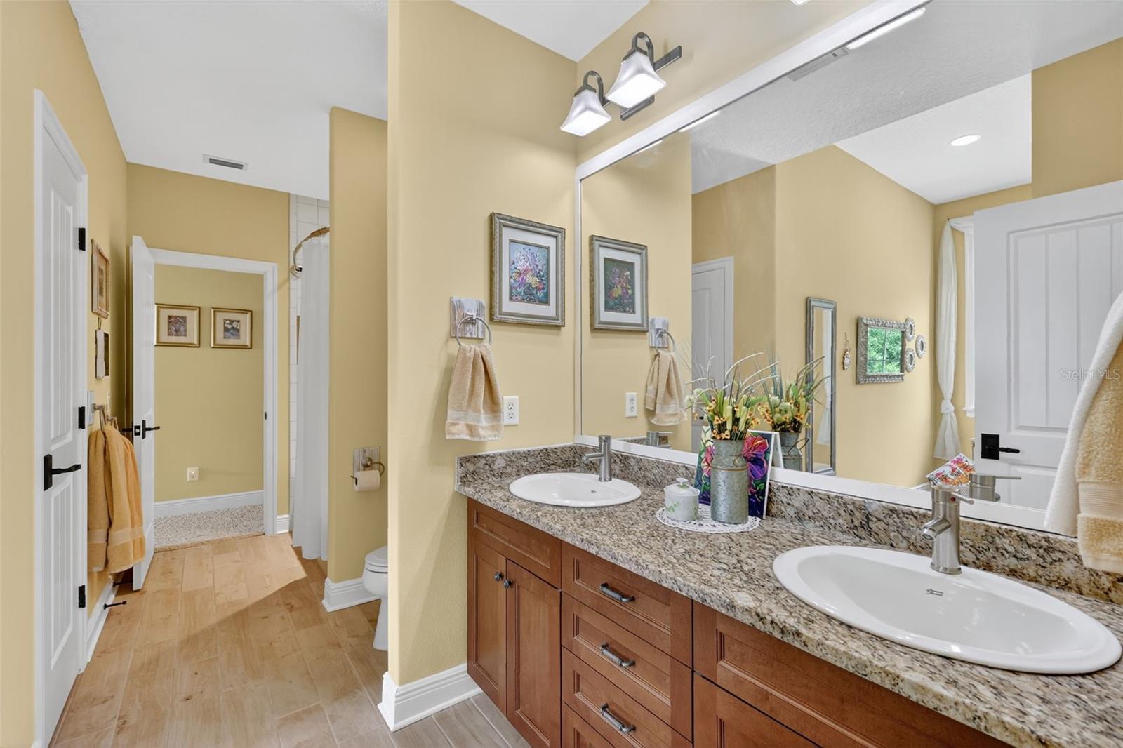 404 LONG AND WINDING RD, HOWEY IN THE HILLS, FL, 34737