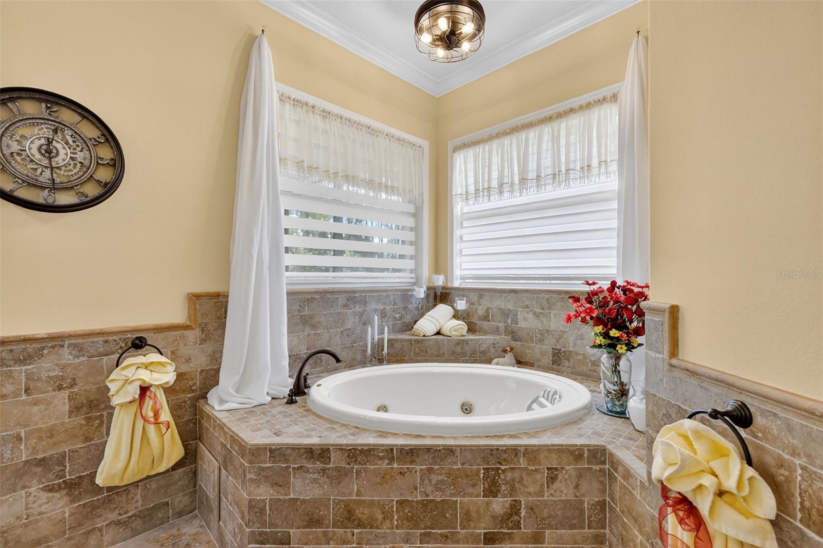 404 LONG AND WINDING RD, HOWEY IN THE HILLS, FL, 34737