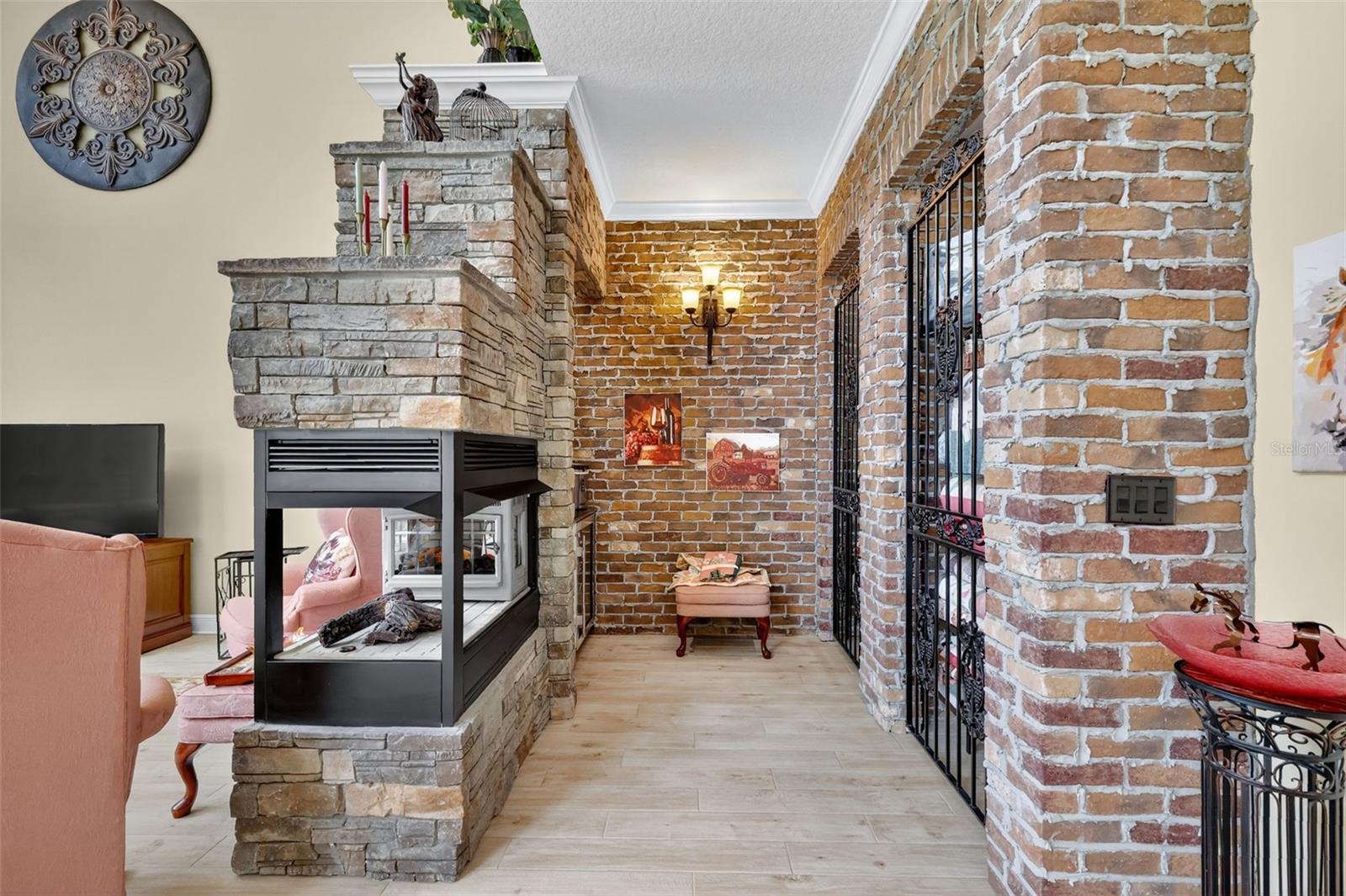 404 LONG AND WINDING RD, HOWEY IN THE HILLS, FL, 34737