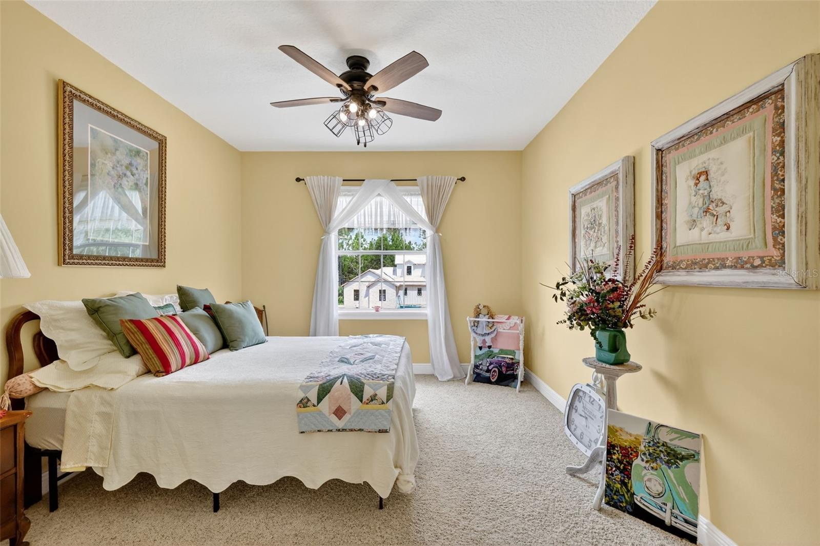 404 LONG AND WINDING RD, HOWEY IN THE HILLS, FL, 34737