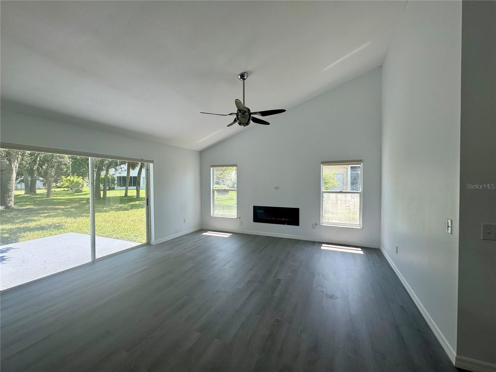 215 HOLLOWBROOK CIR, DAYTONA BEACH, FL, 32114