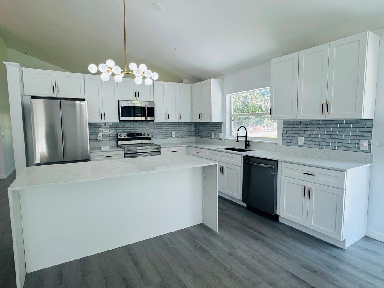 215 HOLLOWBROOK CIR, DAYTONA BEACH, FL, 32114