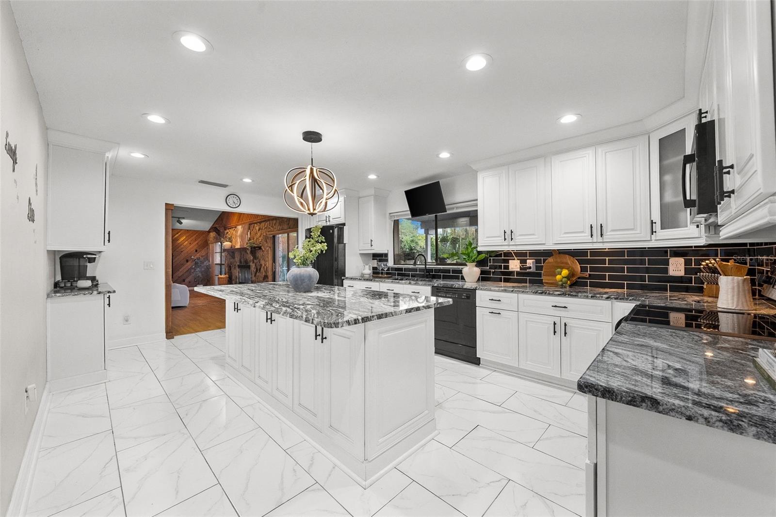 17301 ESTES RD, LUTZ, FL, 33548