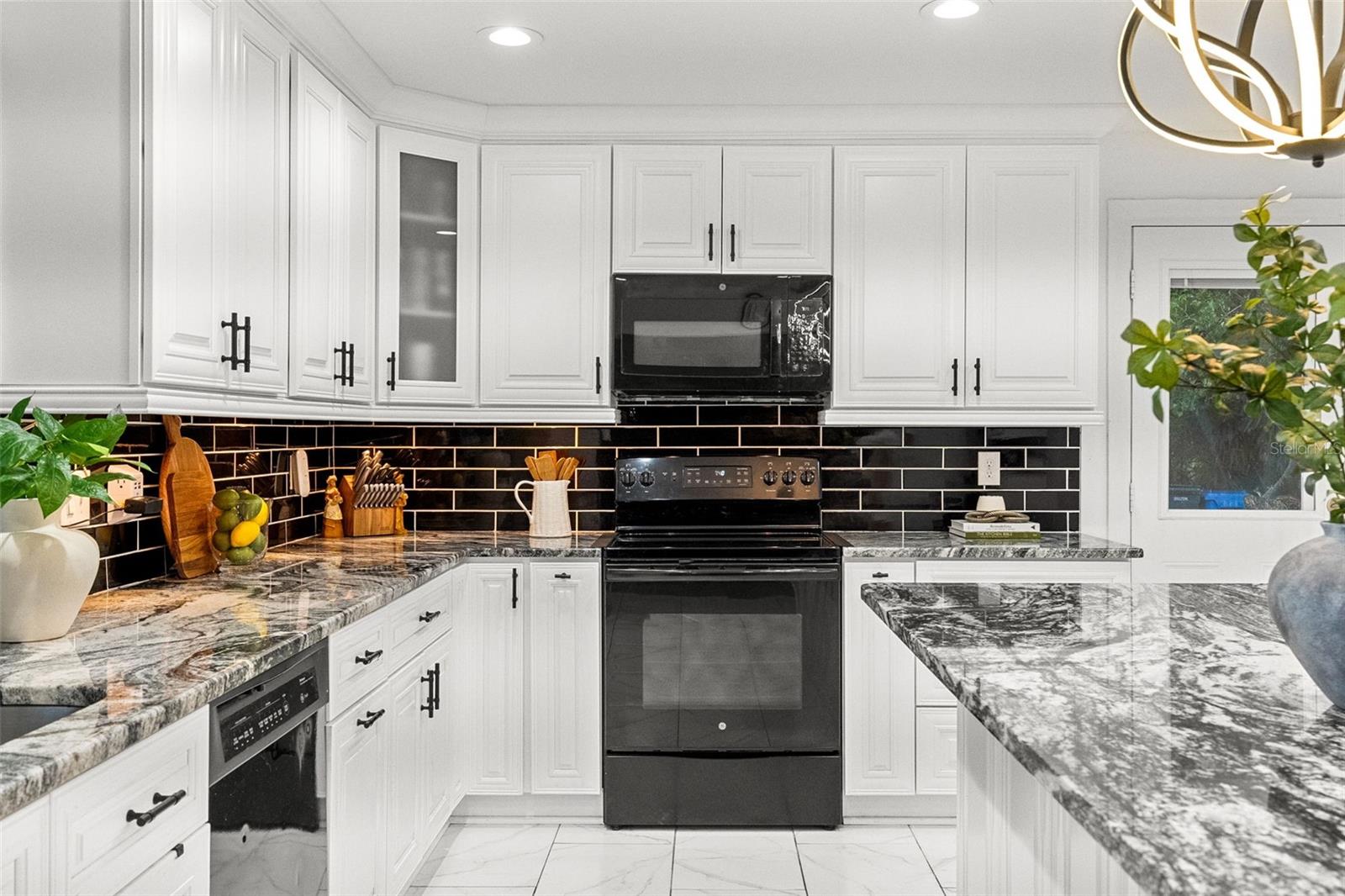 17301 ESTES RD, LUTZ, FL, 33548