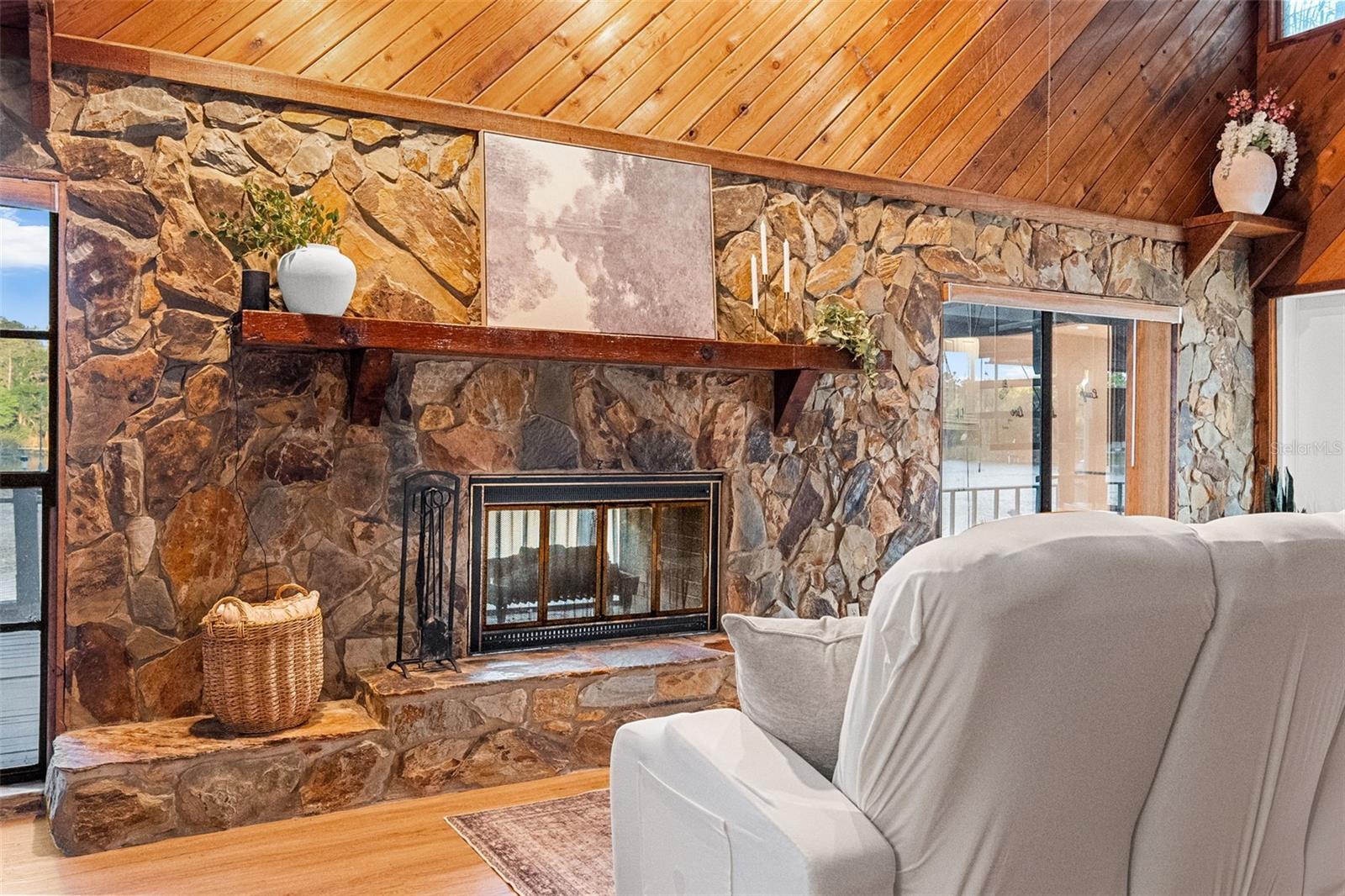 17301 ESTES RD, LUTZ, FL, 33548