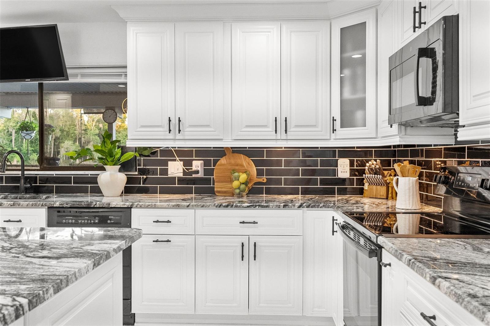 17301 ESTES RD, LUTZ, FL, 33548