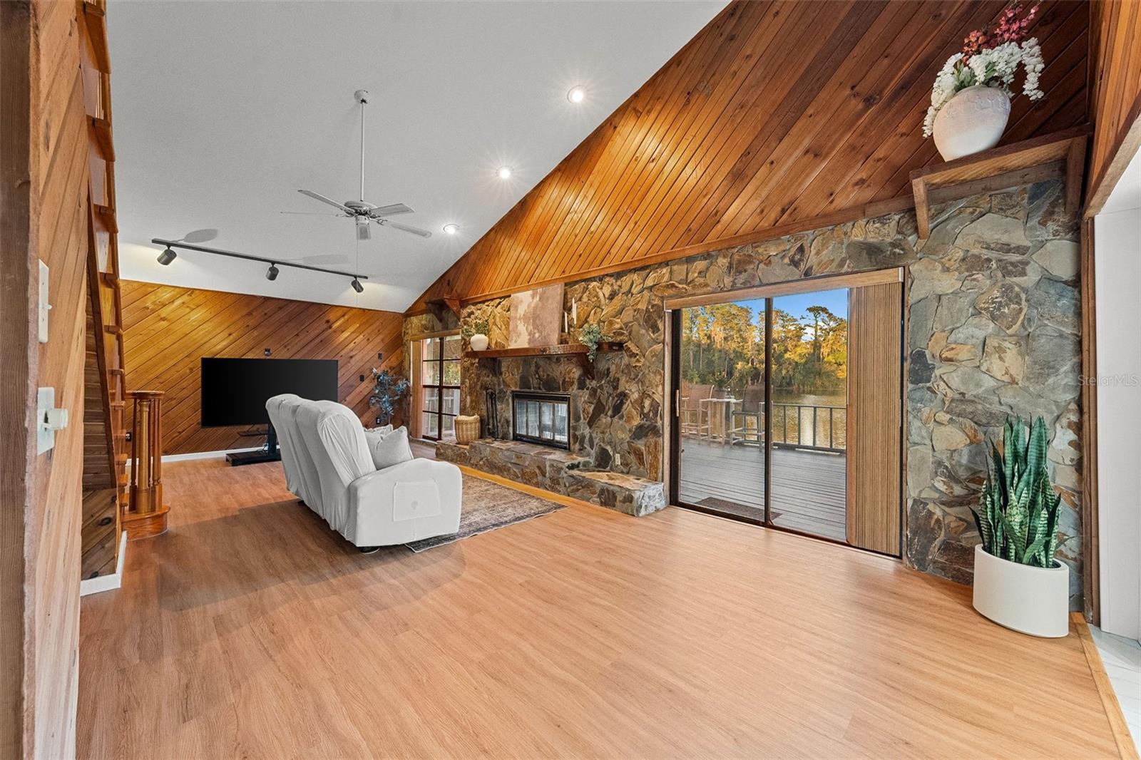 17301 ESTES RD, LUTZ, FL, 33548