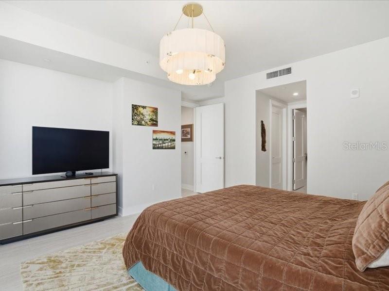 301 1ST ST S #907, ST PETERSBURG, FL, 33701