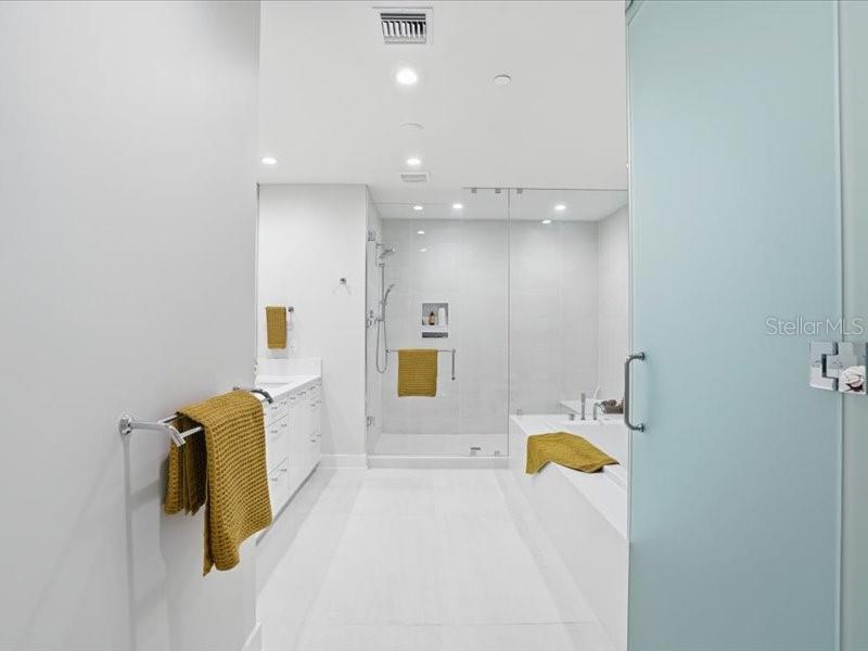 301 1ST ST S #907, ST PETERSBURG, FL, 33701