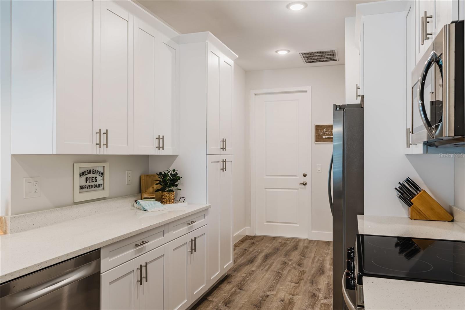 908 HIBISCUS AVE, LEHIGH ACRES, FL, 33972