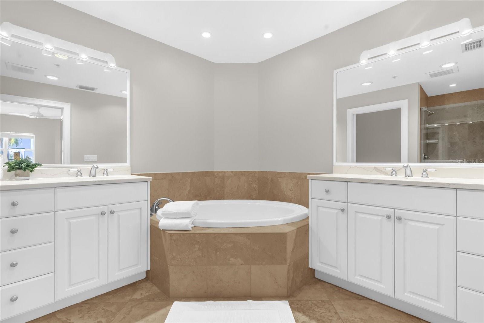 606 RIVIERA DUNES WAY #207, PALMETTO, FL, 34221