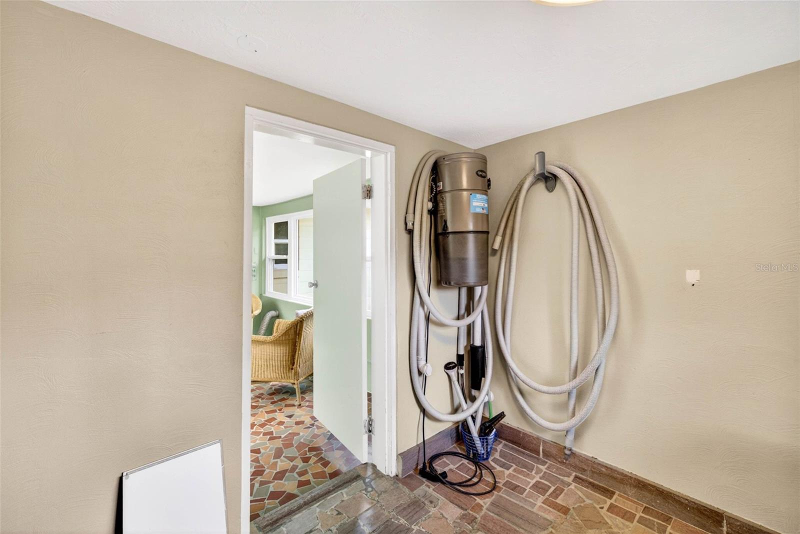 515 BROXBURN AVE, TEMPLE TERRACE, FL, 33617