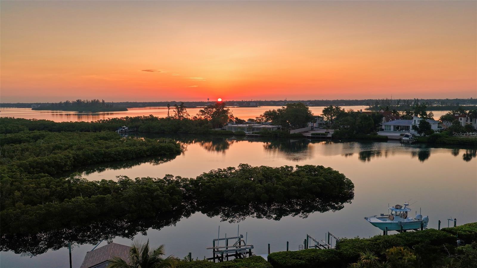 4317 MIDNIGHT PASS RD, SARASOTA, FL, 34242