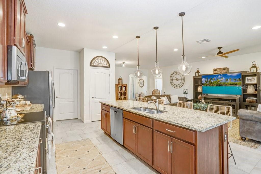 2807 ORIOLE DR, SARASOTA, FL, 34243