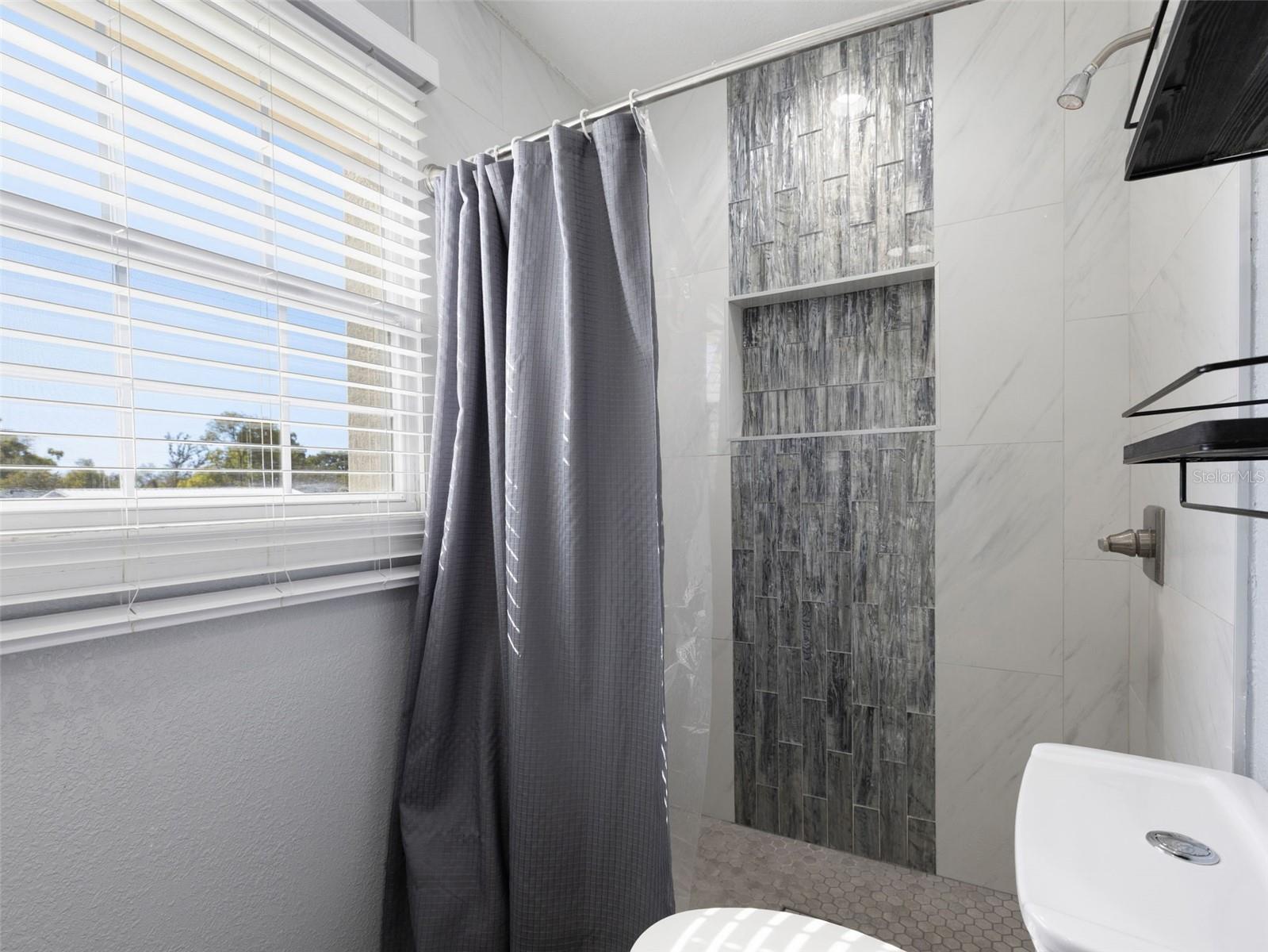 5209 LLOYD ST, SEFFNER, FL, 33584