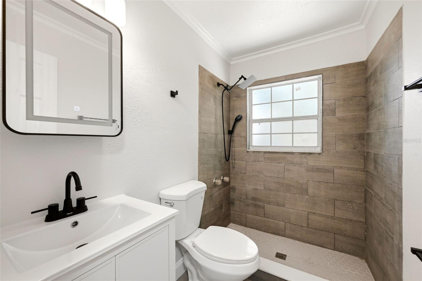 2115 WOODLAND BLVD, LEESBURG, FL, 34748