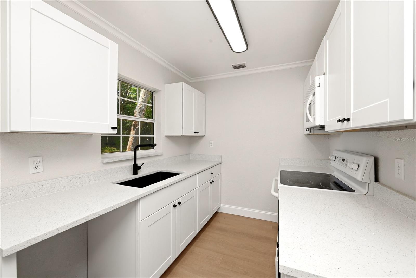 2115 WOODLAND BLVD, LEESBURG, FL, 34748